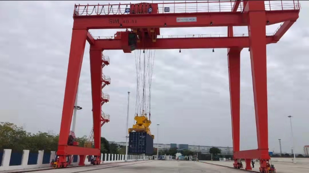 成都城廂物流中心40.5T軌道式集裝箱門式起重機安裝驗收完畢